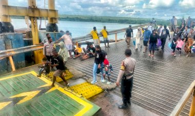 Polsek Pantai Baru Laksanakan Patroli untuk Amankan Kegiatan Bongkar Muat di Pelabuhan ASDP
