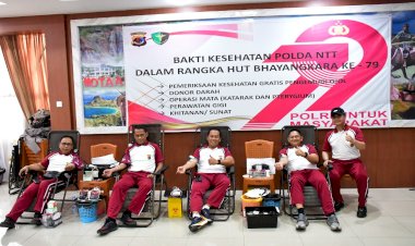 Kapolda NTT Donorkan Darah dalam Bakti Kesehatan HUT Bhayangkara ke-79 di Mapolda NTT