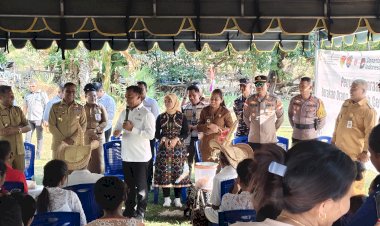 Personel Polres Rote Ndao Melakukan Pengamanan Kunjungan Kerja Menteri Kependudukan dan Pembangunan Keluarga