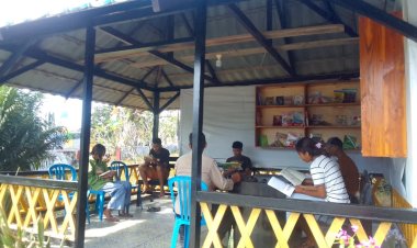 Perpustakaan Polsek Lobalain Dimanfaatkan Warga Untuk Meningkatkan Minat Literasi