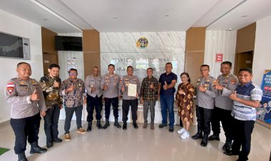 Kapolres Rote Ndao Menerima  Sertipikat Aset Tetap Dari BPN Kabupaten Rote Ndao