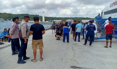 Personel Polsek Lobalain Lakukan Pengamanan Pada Pelabuhan Baa, Ciptakan Rasa Aman Karena Kehadiran Anggota Polri
