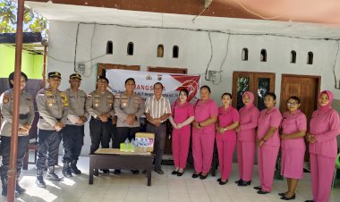 Jelang Hari Bhayangkara Ke 79, Kapolres Rote Ndao Pengurus Bhayangkari Lakukan Anjangsana Ke Sejumlah Purnawirawan Polri