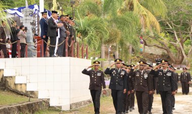 Defile Pasukan Menambah Semarak  Puncak Upacara   Peringatan Hari Bhayangkara Ke 79 Polres Rote Ndao