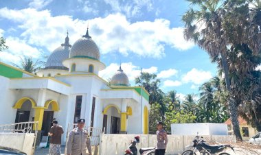 Pengaman Sholat Jumat Oleh Personel Polsek Rote Barat Daya
