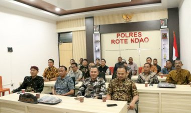 Polres Rote Ndao Gelar Nonton Bareng Wayang Kulit Dalam Rangka Hari Bhayangkara Ke 79