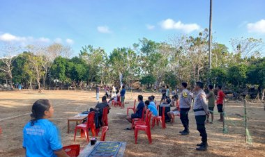 Personel Polsek Rote Barat Lakukan Pengamanan Pertandingan Sepakbola Mini Oenale Cup III