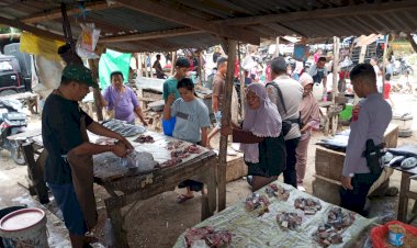 Patroli Diarea Pasar, Upaya Personel Polsek Rote Barat Laut Jamin Keamanan Warga