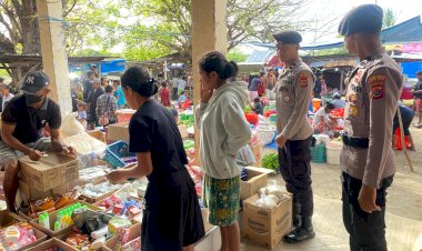 Personel Polsek Rote Barat Daya Lakukan Pengamanan Pada Pasar Tudameda