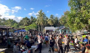 Patroli Dialogis Personel  Polsek Rote Barat Laut Untuk Jamin Keamanan Pasar