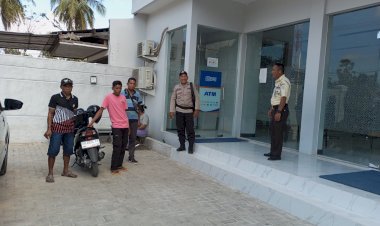 Personel Polsek Rote Barat Laut  Lakukan Monitoring Pengamanan Bank Untuk Jamin Keamanan Masyarakat