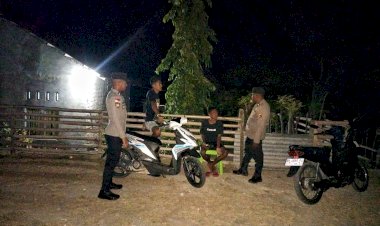 Patroli Malam Personel Polsek Rote Barat Daya Tingkatkan Keamanan Bagi Masyarakat.