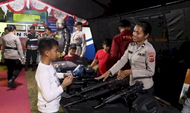 Stand Pameran Polres Rote Ndao Siap Memberikan Edukasi Kepada Masyarakat Tentang Tugas Kepolisian