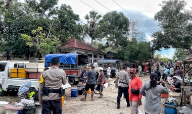 Polsek Rote Barat Laut Lakukan Pengamanan Pada Pasar Busalangga Jamin Keamanan Warga