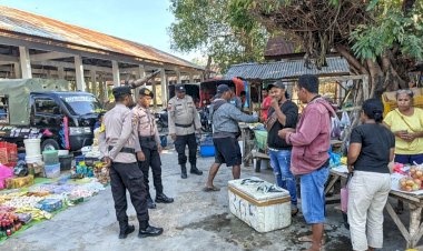 Pengamanan pada Pasar Siomeda,  Polsek Rote Tengah Hadir Untuk Jamin Kamtibmas Kondusif