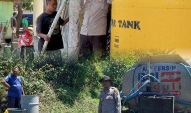 Polres Nagekeo-Polda NTT Distribusikan Air Bersih Bagi Warga Terdampak Banjir di Kecamatan Mauponggo