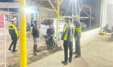 Patroli Malam dan Edukasi Kamseltibcarlantas Bagi Masyarakat