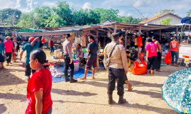 Patroli dan Pengamanan  di Pasar Oele  Wujud Polsek Rote Selatan Pastikan Kenyamanan Masyarakat