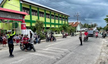 Sat Lantas Polres Rote Ndao Lakukan Pengamanan di Jam Sekolah, Pastikan Kamseltibcarlantas
