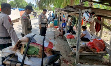 Patroli di Pasar Kuli Aisele, Polsek Lobalain Imbau Pedagang dan Pengunjung Waspada