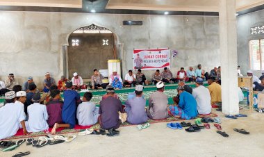 Kapolres Rote Ndao Gelar Jumat Curhat di Oenggae, Upaya Dengar Langsung Informasi Dari Warga