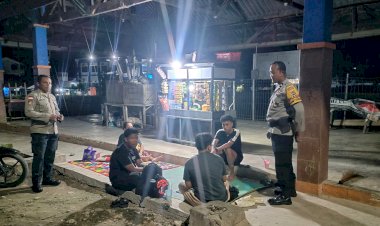 Polsek Lobalain  Gelar Patroli Malam Pantau Aktifitas Masyarakat dan Tekan Potensi Tindak Pidana