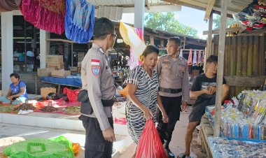 Pastikan Kenyamanan Masyarakat, Polsek Rote Barat Laut Tingkatkan Pengamanan di Pasar Busalangga
