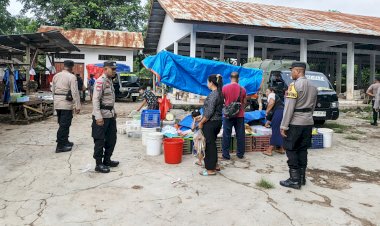 Pastikan Kenyamanan Masyarakat, Personel Polsek Rote Tengah Lakukan Patroli di Pasar Siomeda