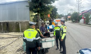Satuan Lalu Lintas Polres Rote Ndao Gencar Sosialisasi Kamseltibcarlantas Bagi Masyarakat