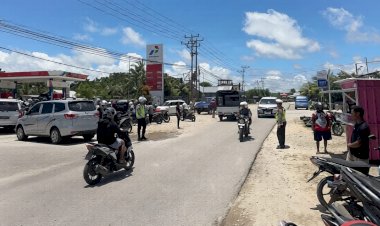 Sat Lantas Polres Rote Ndao Tingkatkan Pengamanan Saat Antrian Pengisian BBM