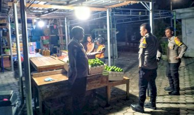 Patroli Ronda Presisi Polsek Lobalain, Pantau Aktifitas Masyarakat di Malam Hari