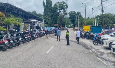 Sat Lantas Polres Rote Ndao  Lakukan Pengaturan Arus Lalu Lintas Saat Sholat Jumat
