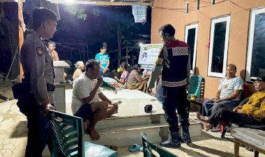 Sapa Warga Saat Patroli Malam, Polsek Rote Selatan Ajak  Jaga Keamanan