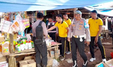 Pastikan Keamanan dan Kenyamanan Masyarakat, Personel Polsek Rote Selatan Lakukan Pengamanan di Pasar Oele