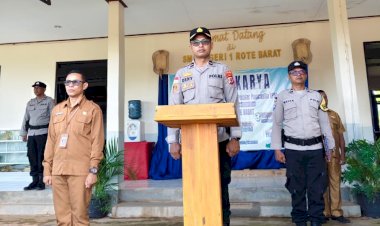 Kapolsek Rote Barat Jadi Pemimpin Upacara Bendera,  Pendekatan Humanis Dari Lingkungan Sekolah