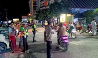 Personel Polsek Lobalain Lakukan Pengamanan Sholat Tarawih, Jamin Kemyamanan Masyarakat