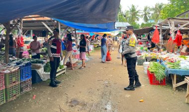 K2YD Polsek Rote Barat Pada Pasar Sedeoen dan Monitoring Pengisian BBM di SPBU Sedeoen