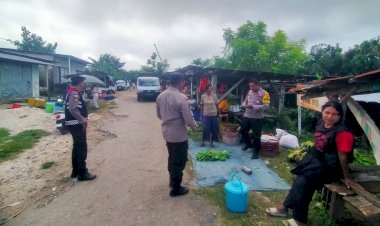 Pastikan  Kamtibmas Terjaga, Polsek Rote Selatan Lakukan Pengamanan di Pasar Oele