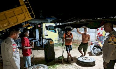 Patroli Malam Polsek Rote Tengah, Cegah Potensi Kejahatan dan Jaga Kemitraan Dengan Masyarakat