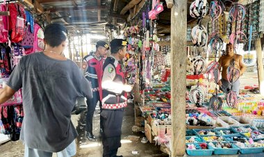 Patroli Dialogis di Pasar Busalangga, Polsek Rote Barat Laut Pastikan Keamanan Masyarakat