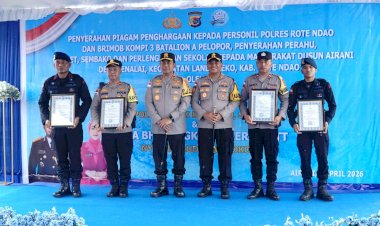 Kapolda NTT Berikan Penghargaan Bagi 18 Personel Polres Rote Ndao dan 16 Personel Brimob