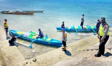 Bansos Kapolda NTT Bagi Warga Airani Diserahkan Langsung Kapolres Rote Ndao