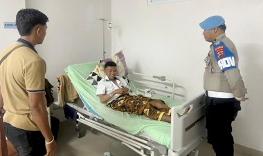 Kapolres Rote Ndao : Membesuk Personel Yang Sakit Merupakan Bentuk Kepedulian Institusi Atas Personel Yang Sakit