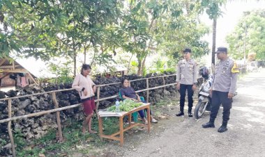 Melalui Patroli Dialogis, Personel Polsek Rote Selatan Jamin Kenyamanan Masyarakat Dalam Beraktifitas.