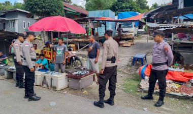 Jaga Kamtibmas Tetap Kondusif, Personel Polsek Lobalain Tingkatkan Pengamanan di Pasar Kuli Aisele