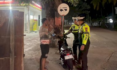 Satuan Lalu Lintas Polres Rote Ndao Tingkatkan Edukasi Kamseltibcarlantas Bagi Pengendara