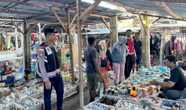 Pastikan Aktifitas Masyarakat di Pasar Oele Berjalan Aman, Polsek Rote Selatan Lakukan Patroli Dialogis