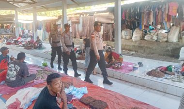 Pastikan Kenyamanan Masyarakat di Pasar Busalangga,Polsek Rote Barat Laut Tingkatkan Pengamanan