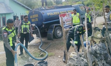 Jelang Hari Bhayangkara ke-80, Polres Rote Ndao Distribusikan Air Bersih Bagi Warga Daudolu