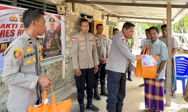 Bantuan Sosial Bagi Masyarakat di Desa Daiama, Polres Rote Ndao Terus Tebar Kebaikan